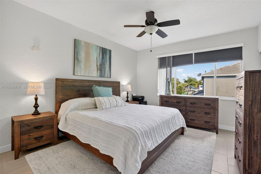 For Sale: $323,000 (2 beds, 1 baths, 1110 Square Feet)