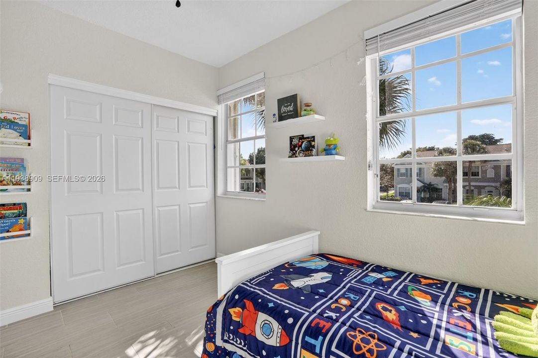 For Sale: $323,000 (2 beds, 1 baths, 1110 Square Feet)