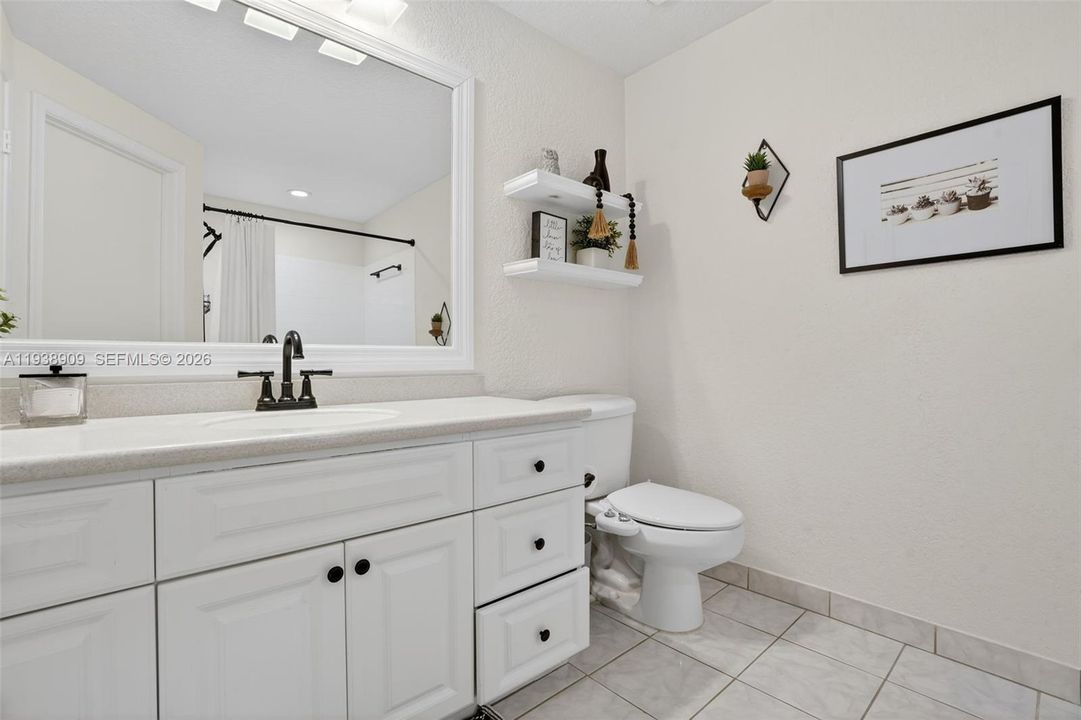 For Sale: $323,000 (2 beds, 1 baths, 1110 Square Feet)