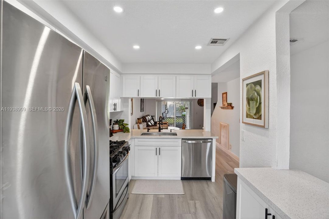 For Sale: $323,000 (2 beds, 1 baths, 1110 Square Feet)