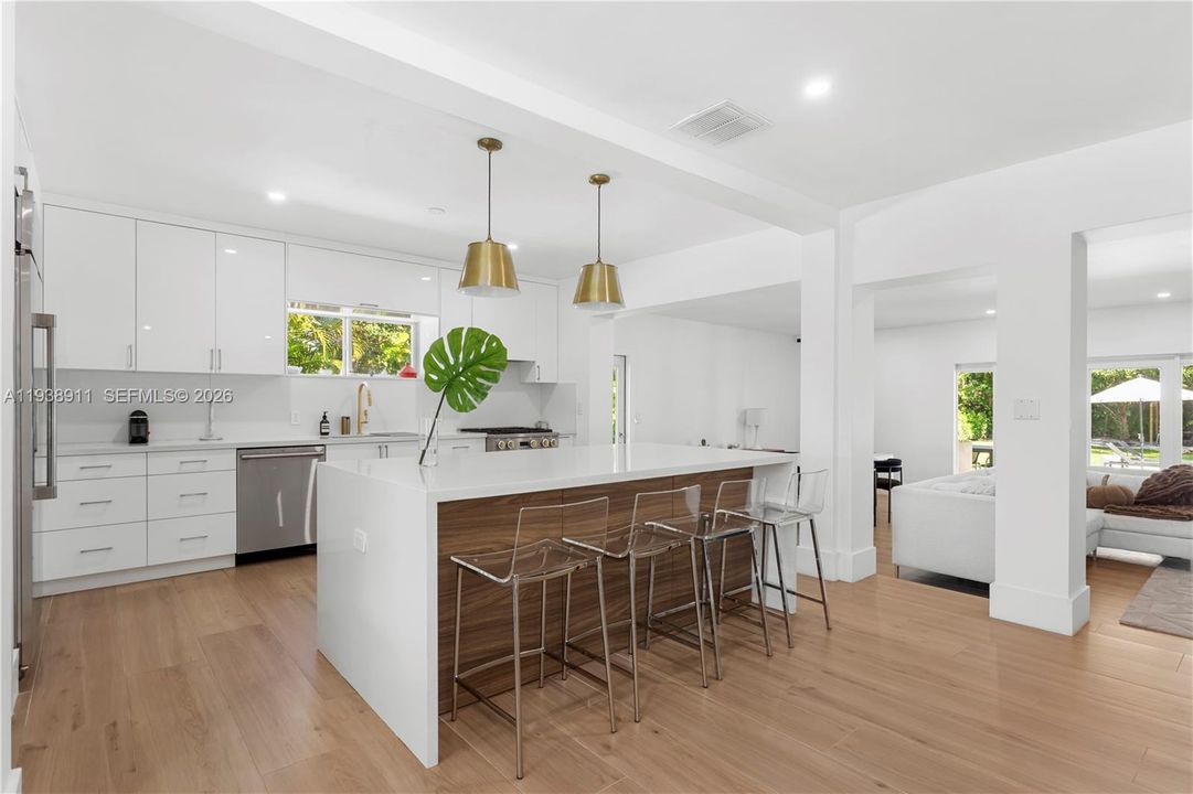 В аренду: $12,000 (3 спален, 3 ванн, 2558 Квадратных фут)