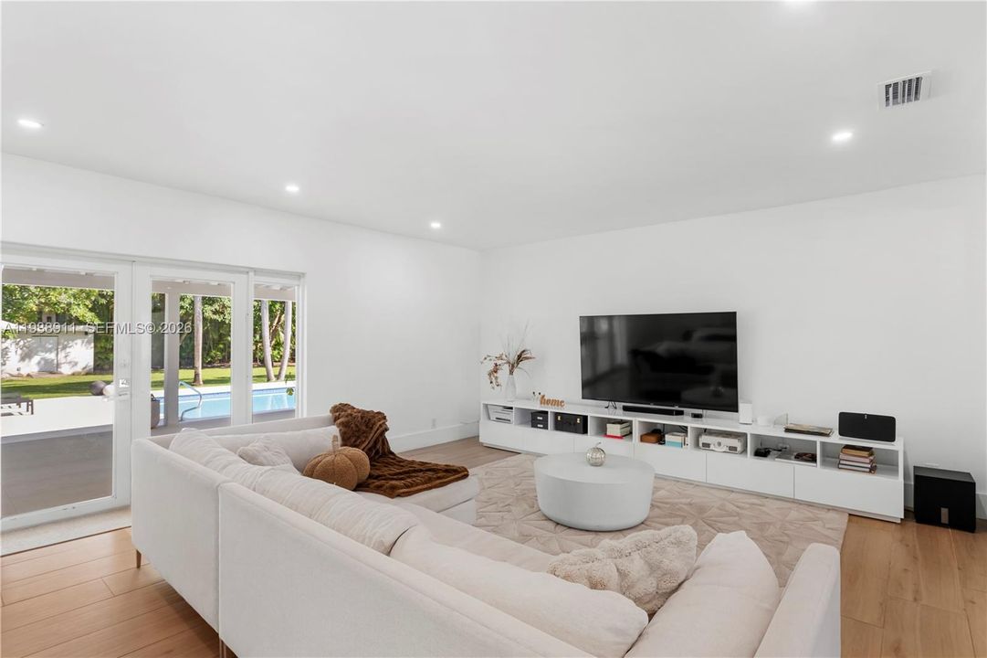 В аренду: $12,000 (3 спален, 3 ванн, 2558 Квадратных фут)