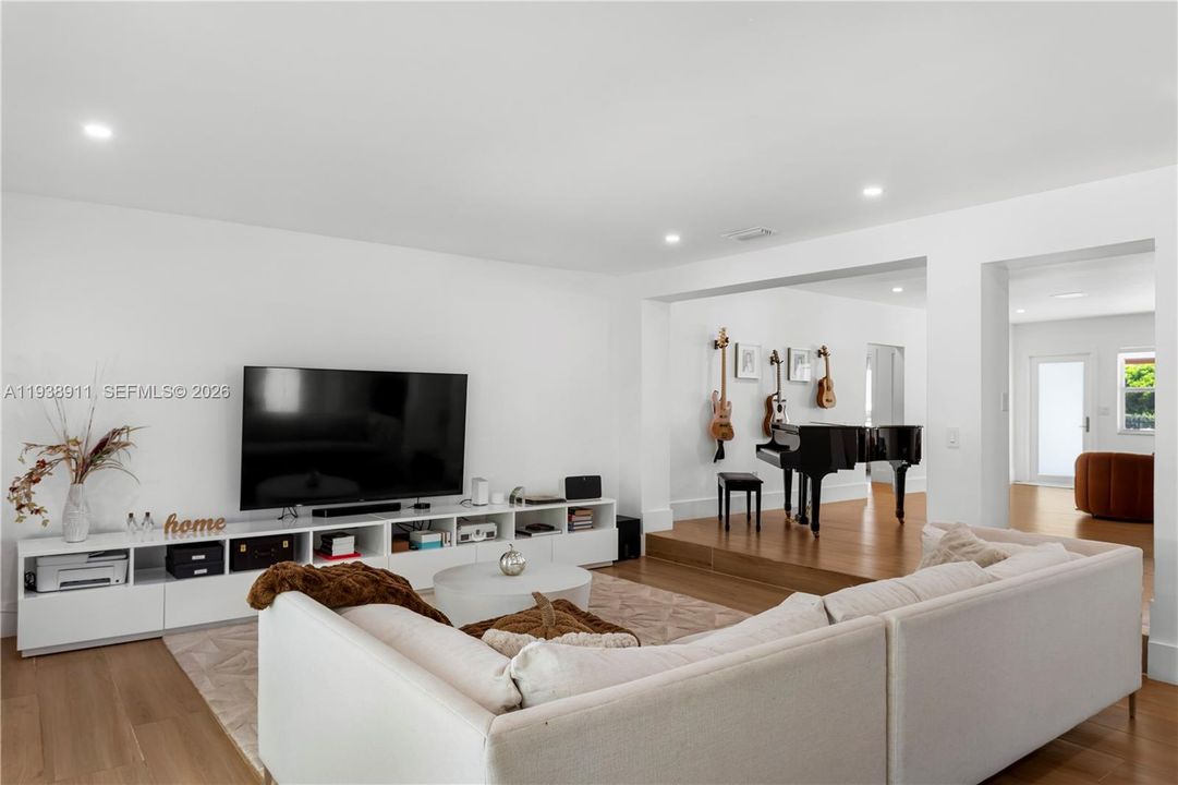 В аренду: $12,000 (3 спален, 3 ванн, 2558 Квадратных фут)