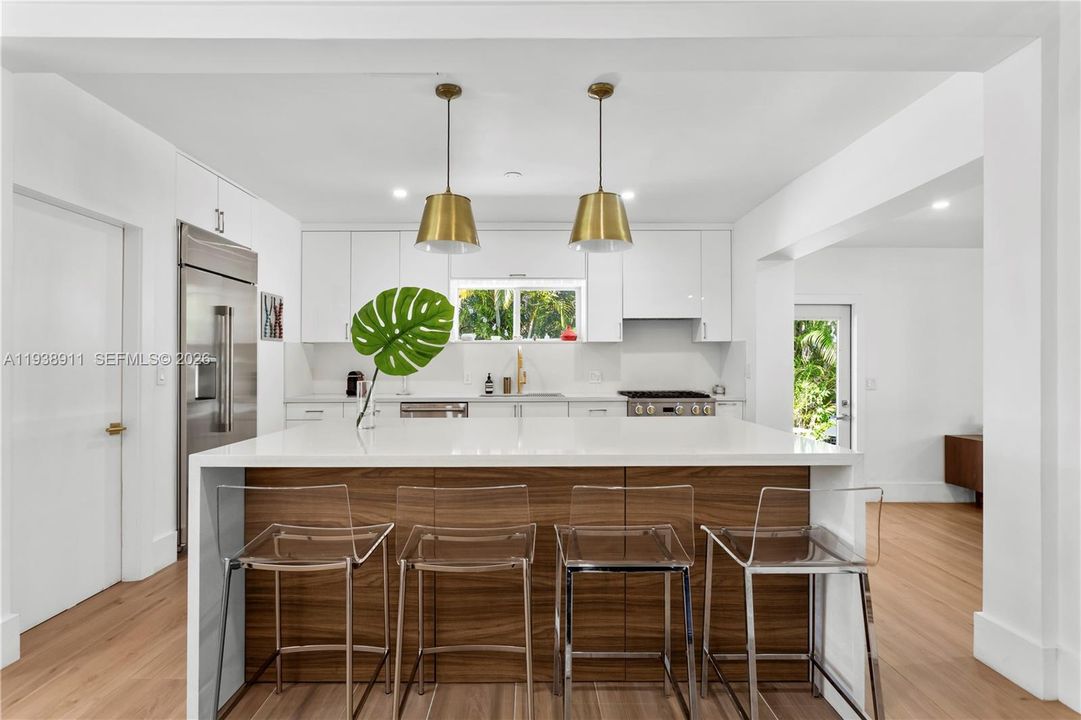 В аренду: $12,000 (3 спален, 3 ванн, 2558 Квадратных фут)