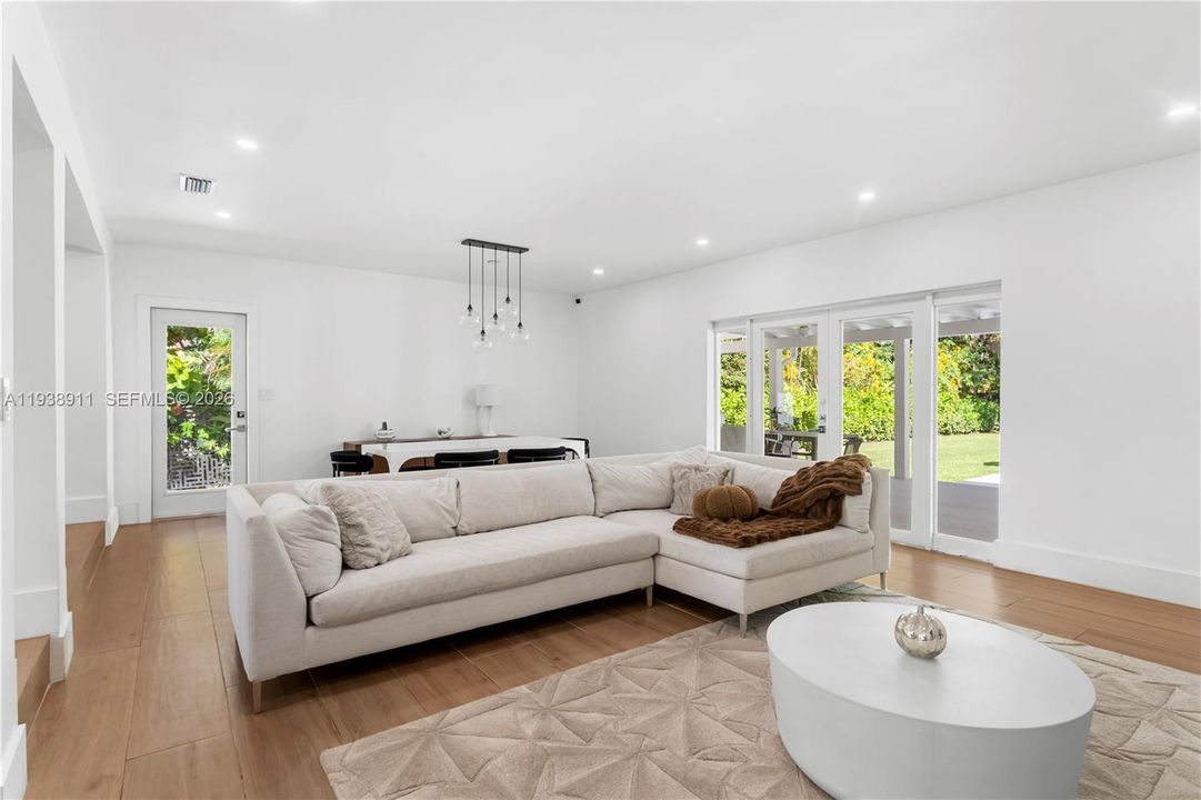 В аренду: $12,000 (3 спален, 3 ванн, 2558 Квадратных фут)