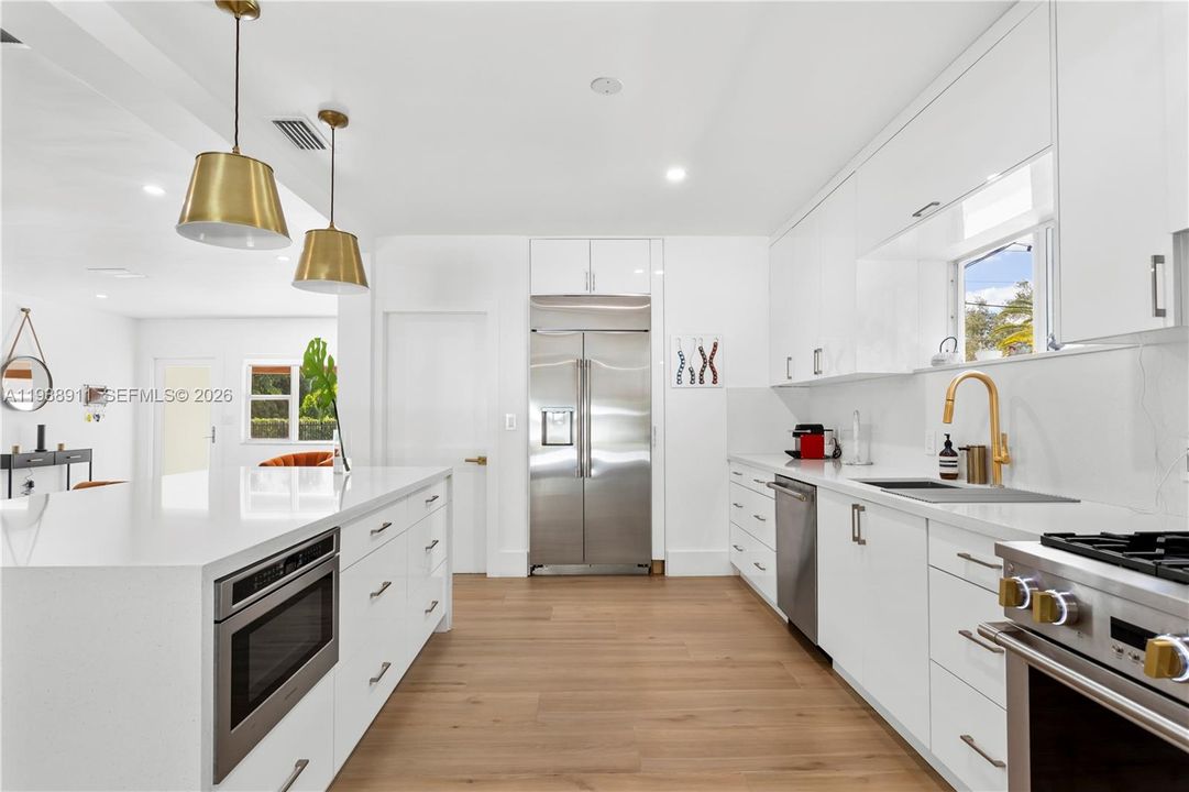 В аренду: $12,000 (3 спален, 3 ванн, 2558 Квадратных фут)