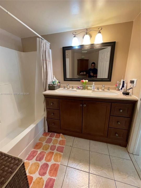 For Rent: $2,500 (2 beds, 2 baths, 1067 Square Feet)