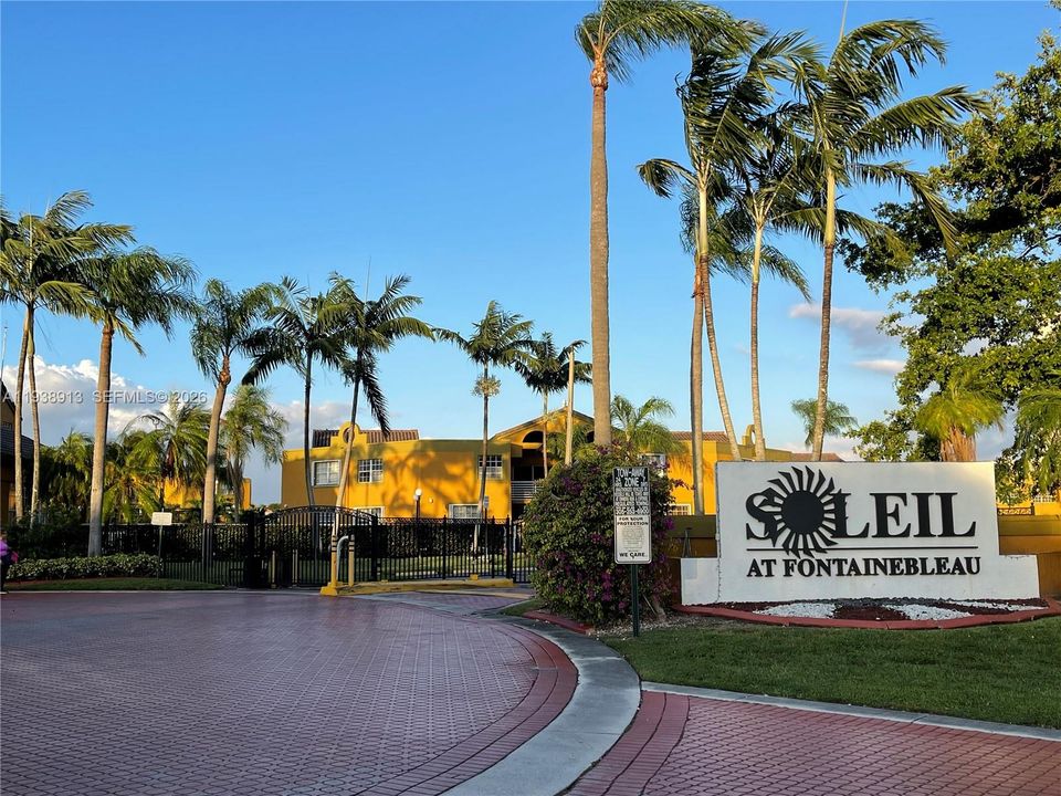 For Rent: $2,500 (2 beds, 2 baths, 1067 Square Feet)