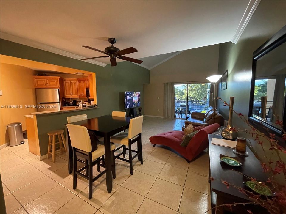 For Rent: $2,500 (2 beds, 2 baths, 1067 Square Feet)