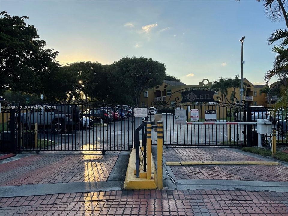 For Rent: $2,500 (2 beds, 2 baths, 1067 Square Feet)