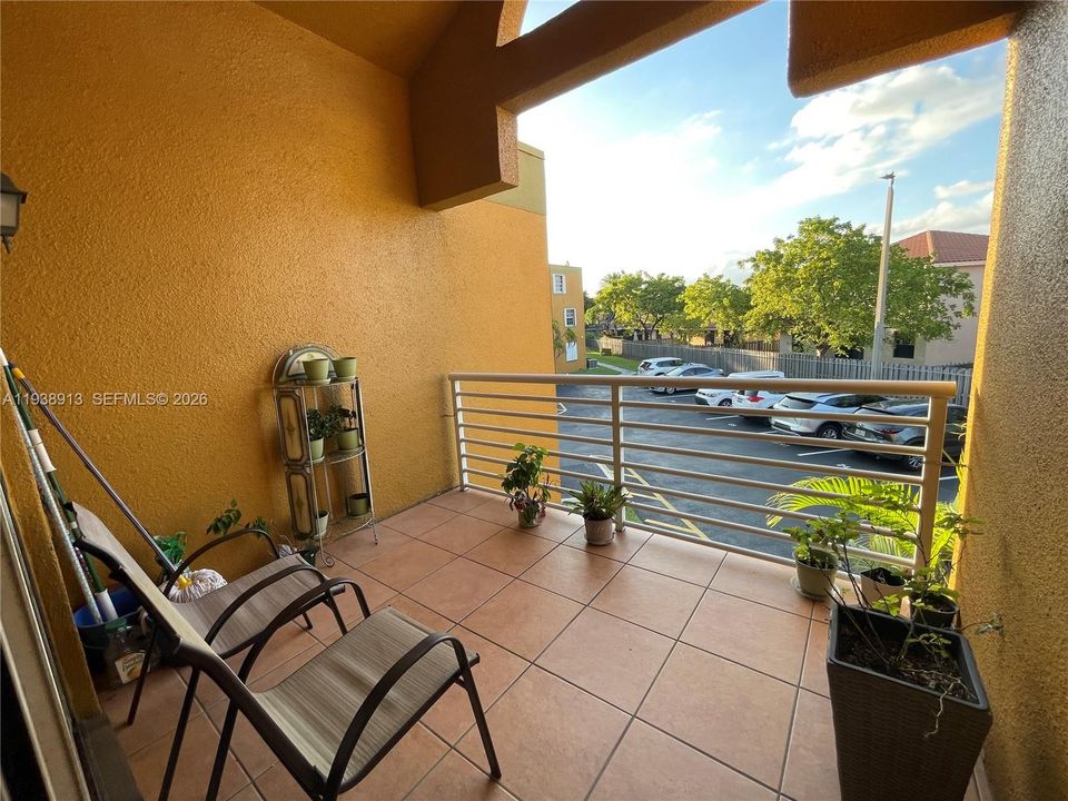 For Rent: $2,500 (2 beds, 2 baths, 1067 Square Feet)