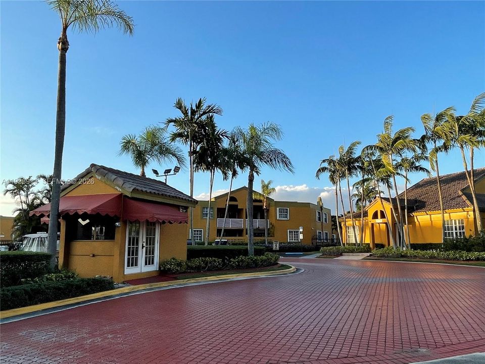 For Rent: $2,500 (2 beds, 2 baths, 1067 Square Feet)