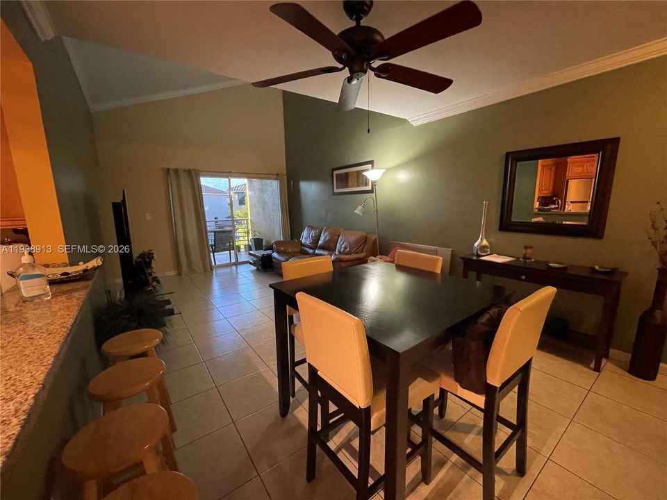 For Rent: $2,500 (2 beds, 2 baths, 1067 Square Feet)