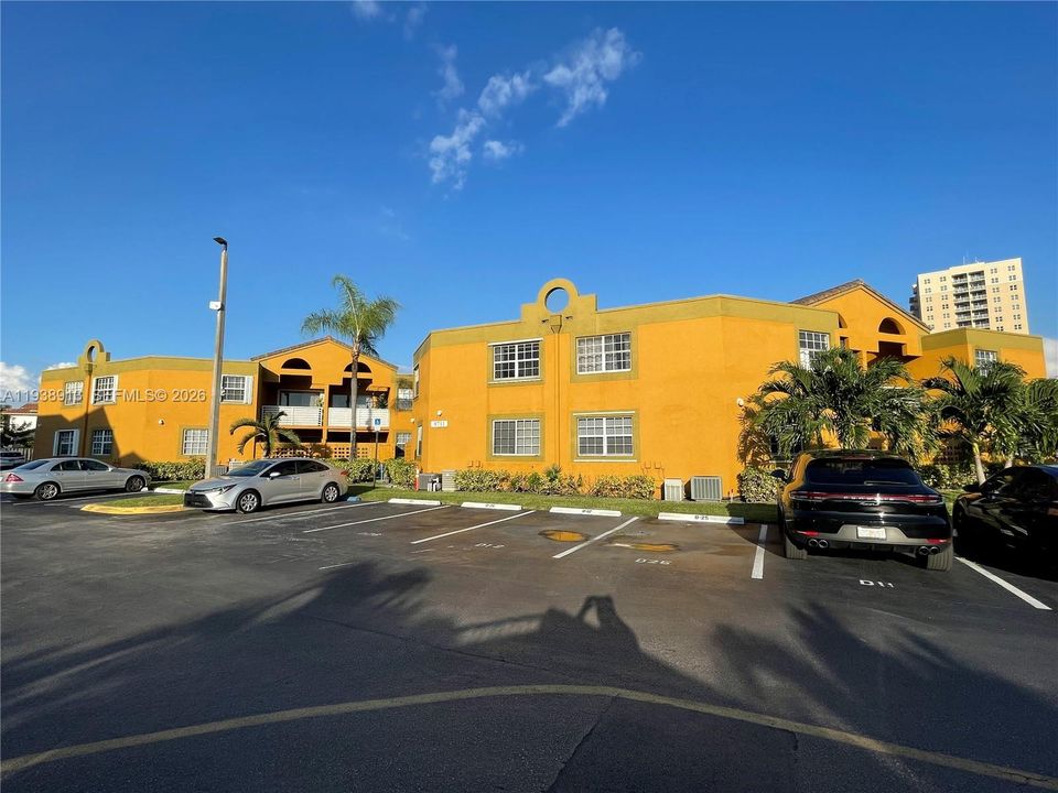 For Rent: $2,500 (2 beds, 2 baths, 1067 Square Feet)