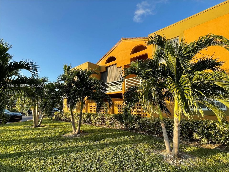 For Rent: $2,500 (2 beds, 2 baths, 1067 Square Feet)