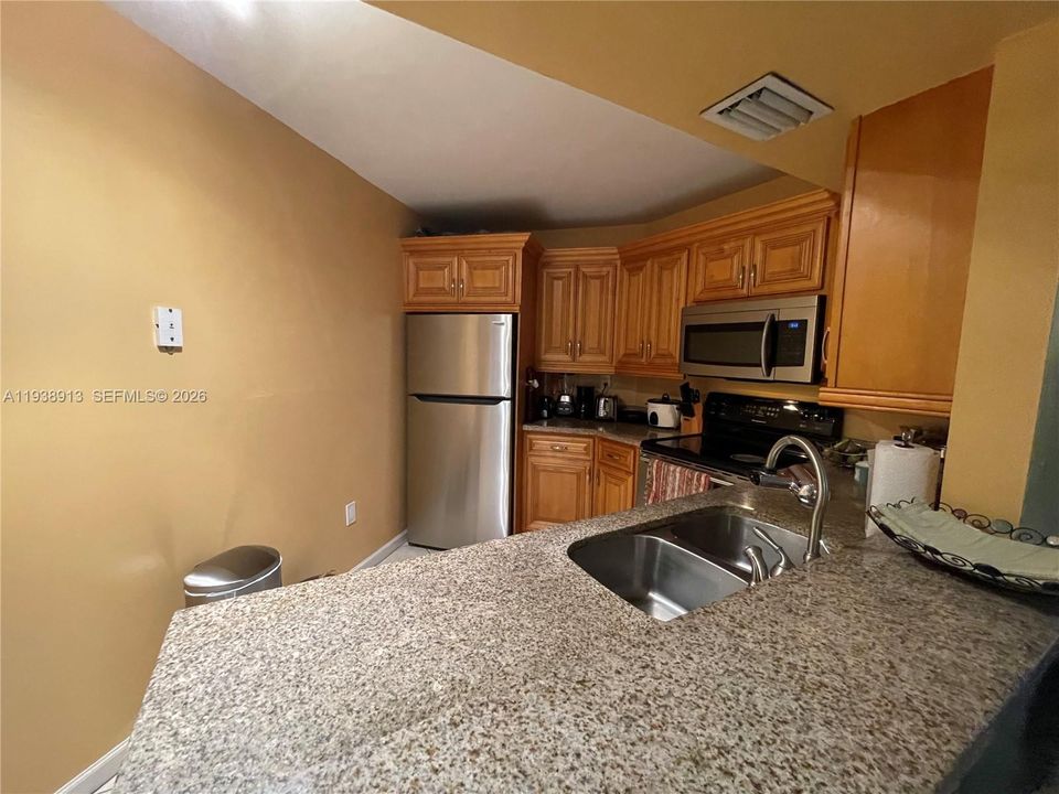 For Rent: $2,500 (2 beds, 2 baths, 1067 Square Feet)