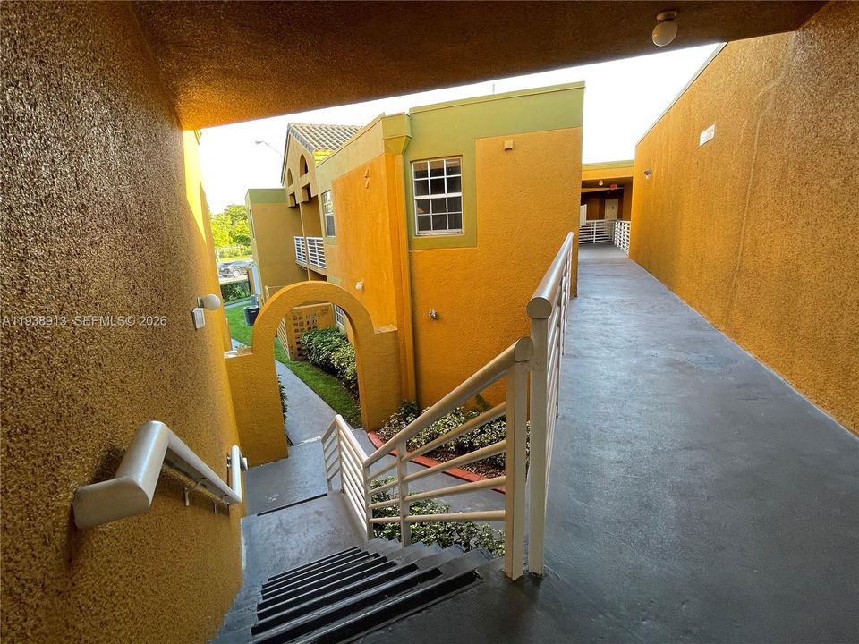 For Rent: $2,500 (2 beds, 2 baths, 1067 Square Feet)