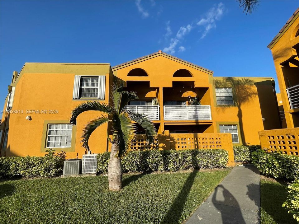 For Rent: $2,500 (2 beds, 2 baths, 1067 Square Feet)