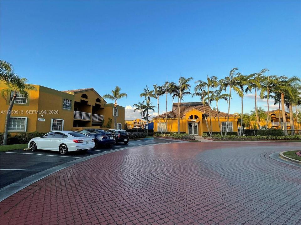 For Rent: $2,500 (2 beds, 2 baths, 1067 Square Feet)