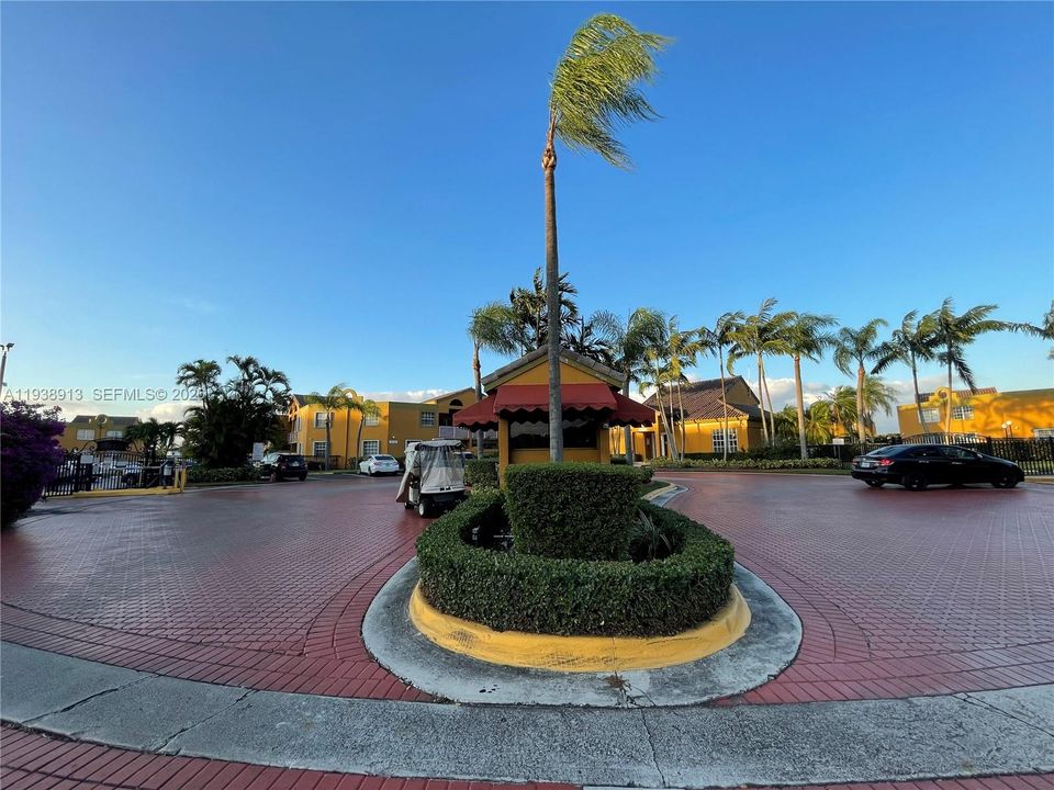 For Rent: $2,500 (2 beds, 2 baths, 1067 Square Feet)