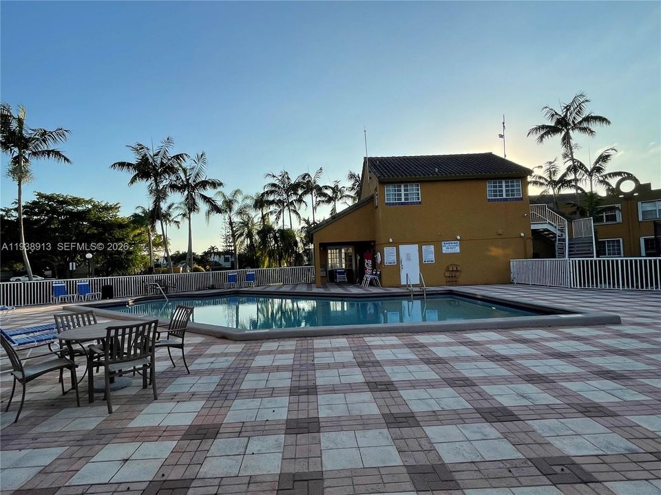 For Rent: $2,500 (2 beds, 2 baths, 1067 Square Feet)