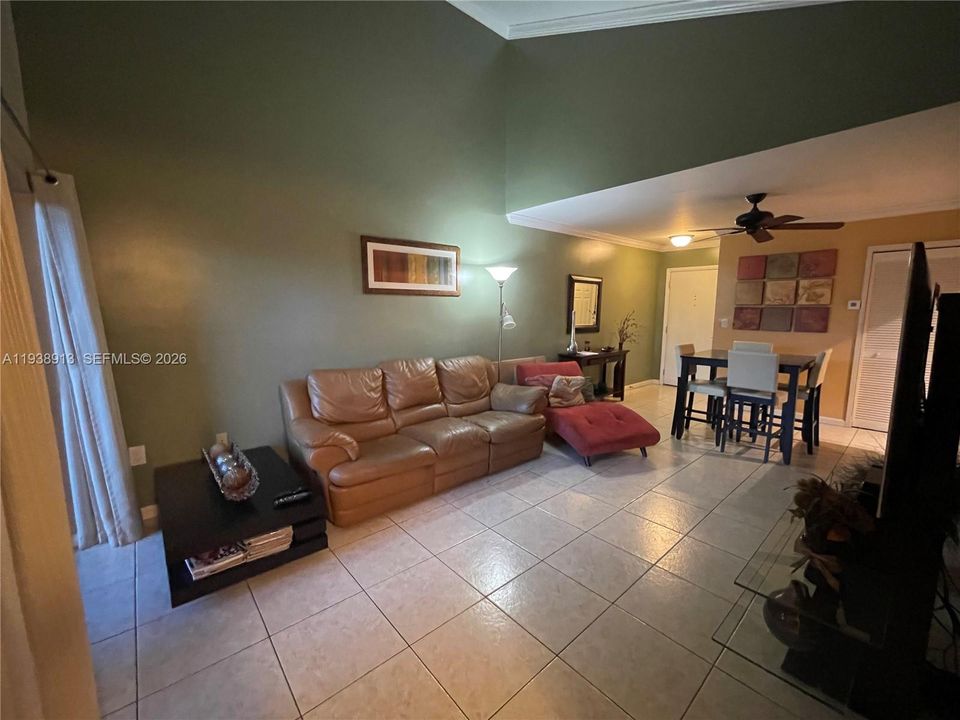 For Rent: $2,500 (2 beds, 2 baths, 1067 Square Feet)
