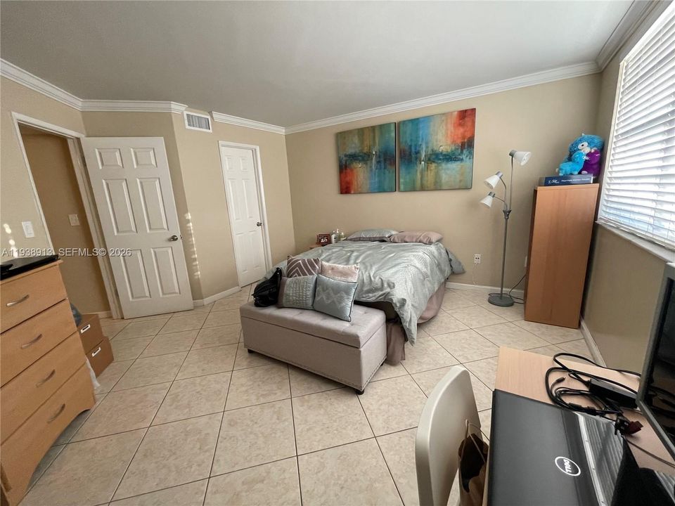 For Rent: $2,500 (2 beds, 2 baths, 1067 Square Feet)