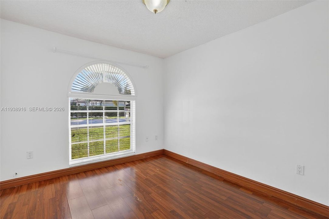 En Renta: $4,500 (5 camas, 3 baños, 2156 Pies cuadrados)