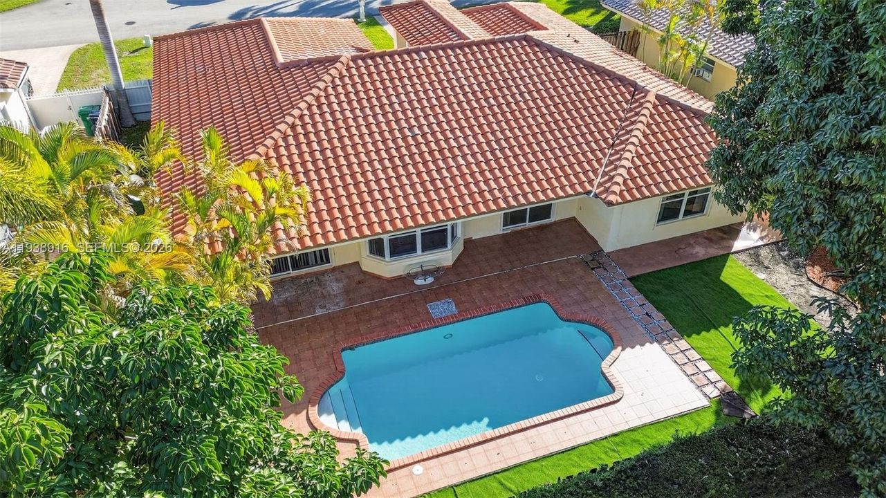 En Renta: $4,500 (5 camas, 3 baños, 2156 Pies cuadrados)