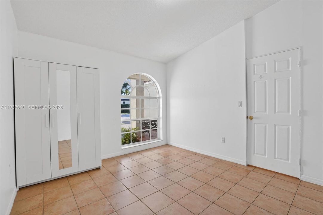 En Renta: $4,500 (5 camas, 3 baños, 2156 Pies cuadrados)