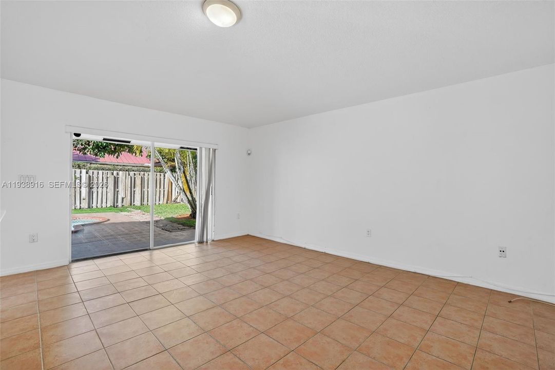 En Renta: $4,500 (5 camas, 3 baños, 2156 Pies cuadrados)