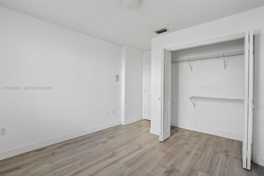 En Renta: $4,500 (5 camas, 3 baños, 2156 Pies cuadrados)