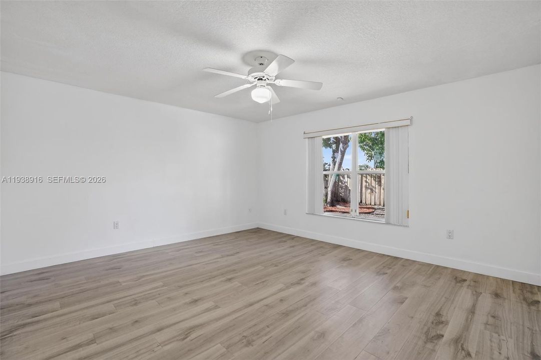 En Renta: $4,500 (5 camas, 3 baños, 2156 Pies cuadrados)