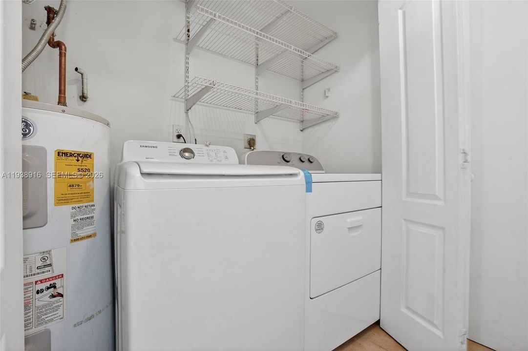 En Renta: $4,500 (5 camas, 3 baños, 2156 Pies cuadrados)