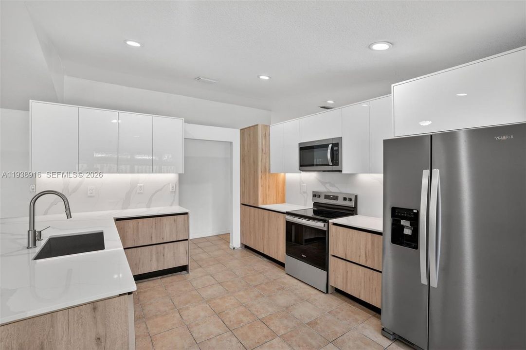 En Renta: $4,500 (5 camas, 3 baños, 2156 Pies cuadrados)