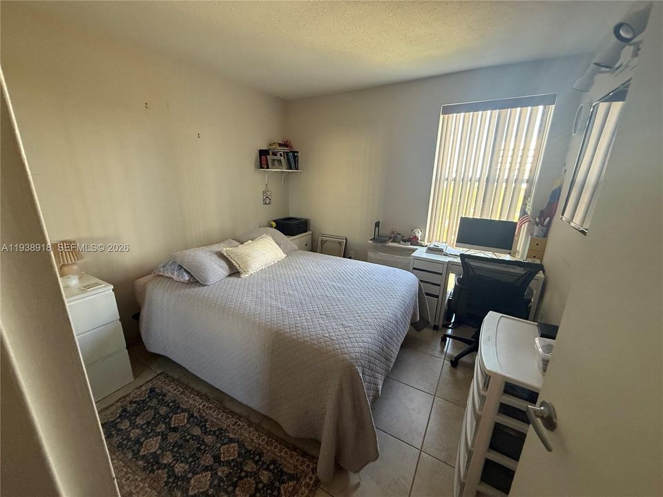 For Rent: $2,400 (2 beds, 1 baths, 767 Square Feet)