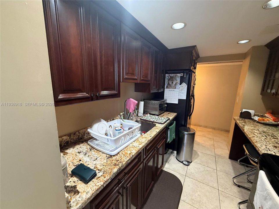 For Rent: $2,400 (2 beds, 1 baths, 767 Square Feet)