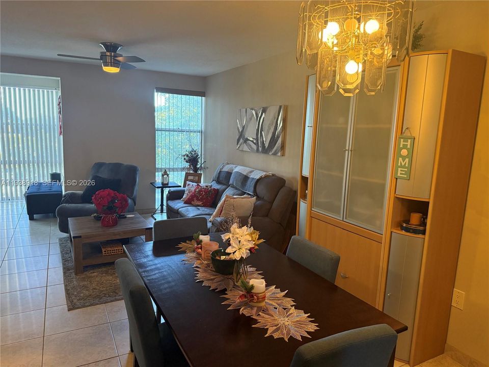 For Rent: $2,400 (2 beds, 1 baths, 767 Square Feet)