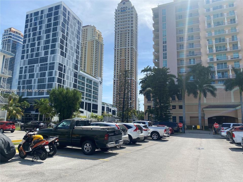 For Rent: $2,400 (2 beds, 1 baths, 767 Square Feet)