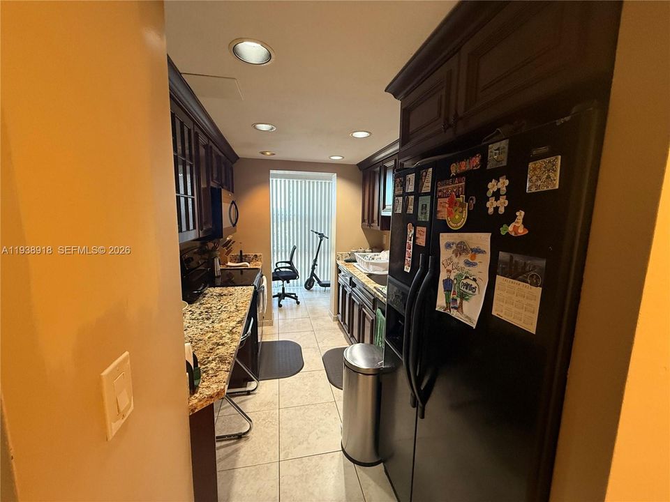 For Rent: $2,400 (2 beds, 1 baths, 767 Square Feet)