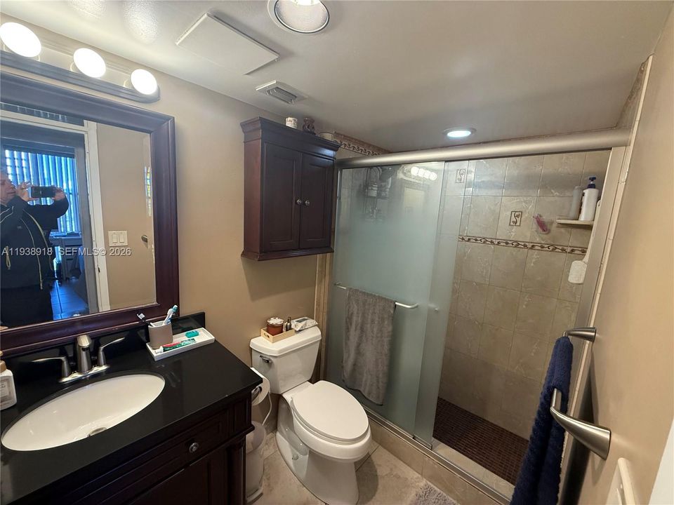 For Rent: $2,400 (2 beds, 1 baths, 767 Square Feet)