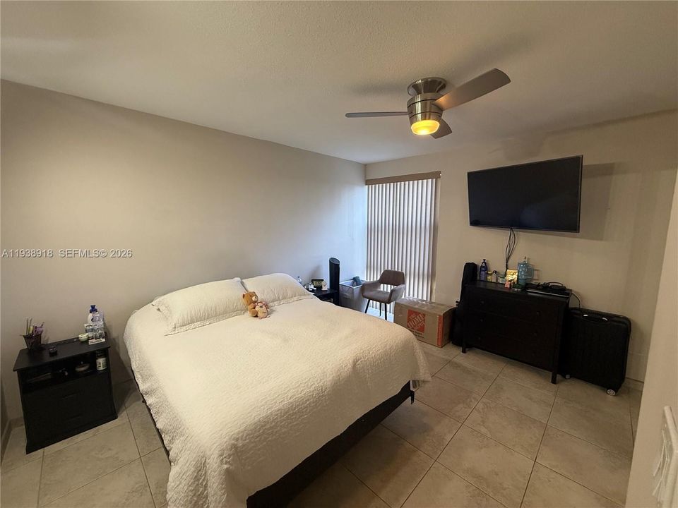 For Rent: $2,400 (2 beds, 1 baths, 767 Square Feet)