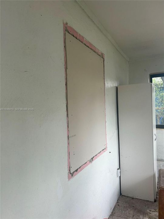 For Sale: $310,000 (2 beds, 1 baths, 896 Square Feet)