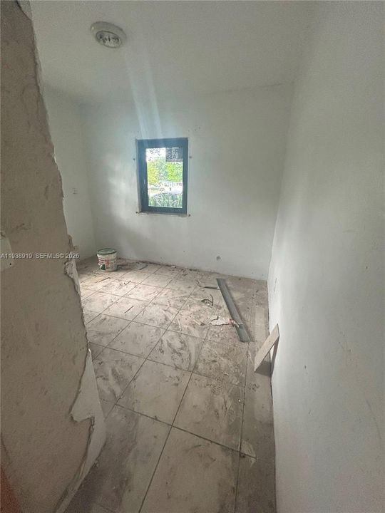 For Sale: $310,000 (2 beds, 1 baths, 896 Square Feet)