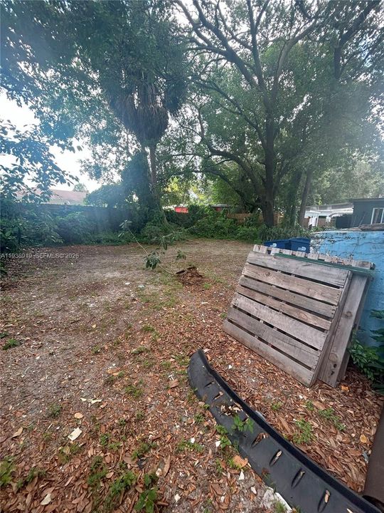 For Sale: $310,000 (2 beds, 1 baths, 896 Square Feet)