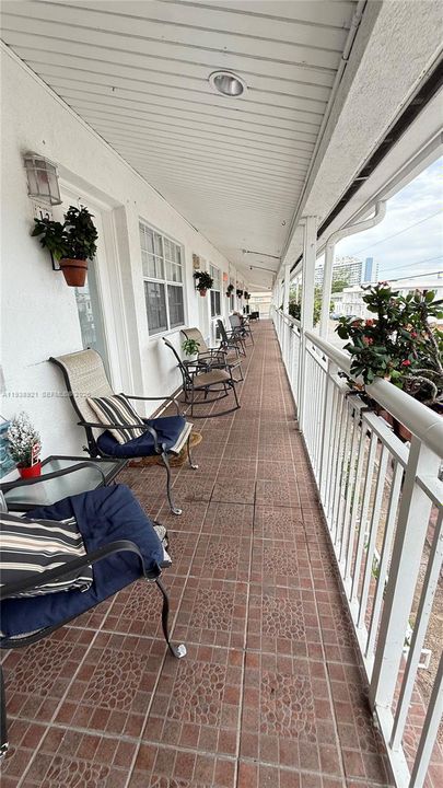 出租: $1,500 (0 贝兹, 1 浴室, 383 平方英尺)