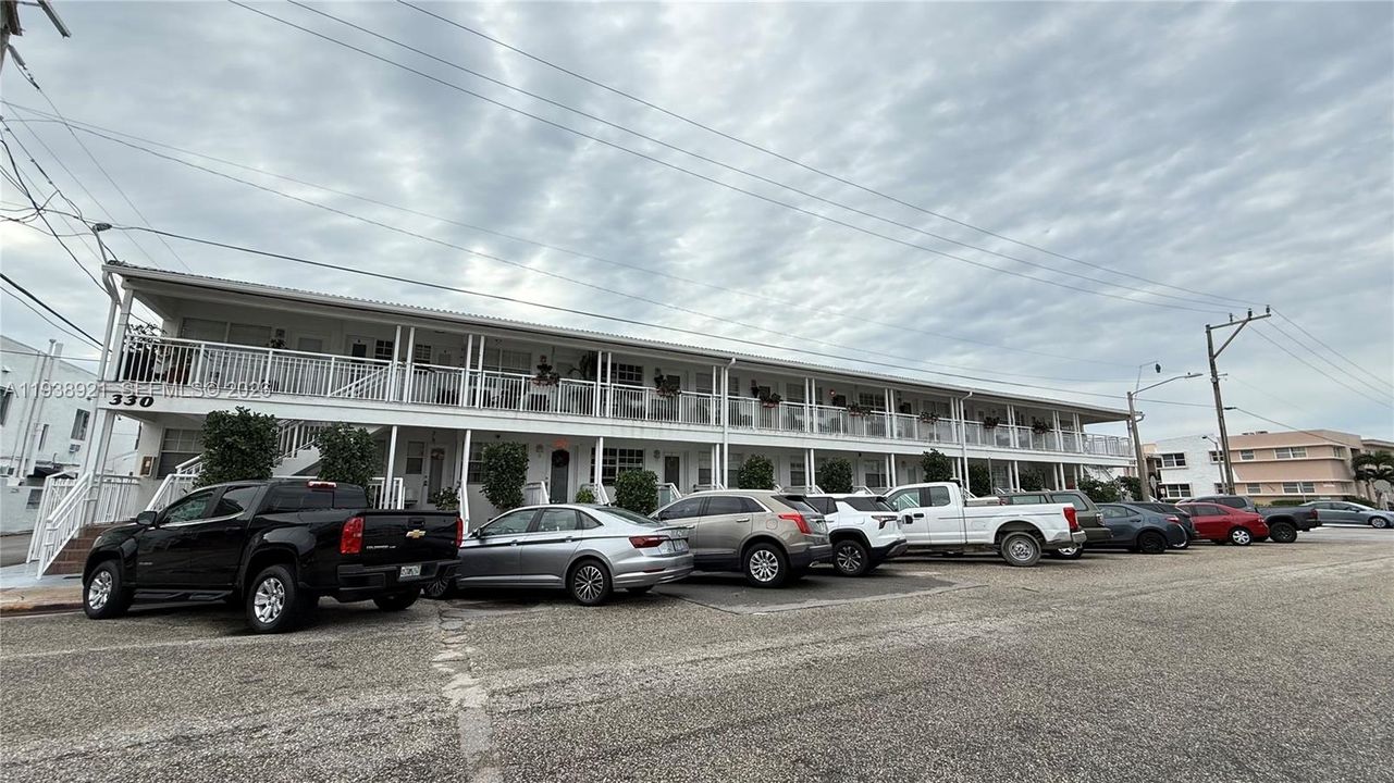 出租: $1,500 (0 贝兹, 1 浴室, 383 平方英尺)