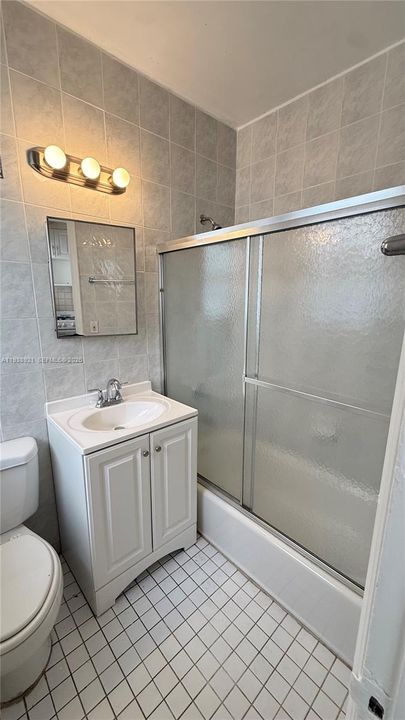 出租: $1,500 (0 贝兹, 1 浴室, 383 平方英尺)