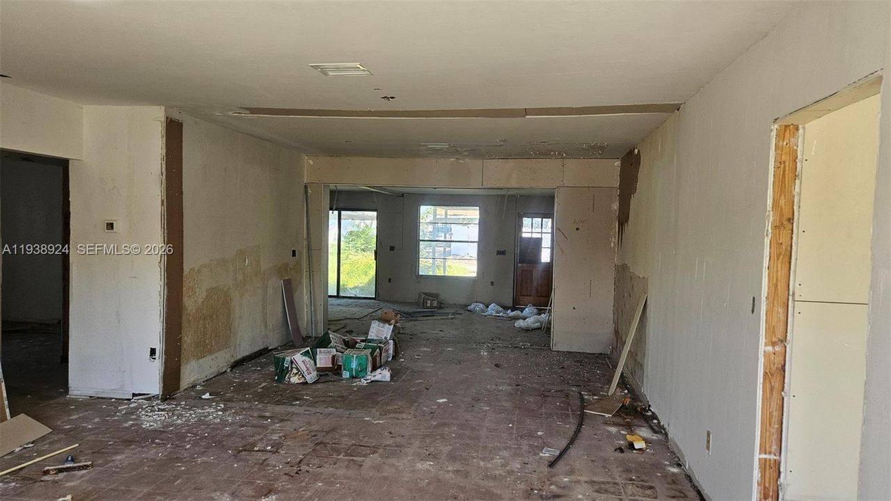 For Sale: $250,000 (4 beds, 2 baths, 1859 Square Feet)