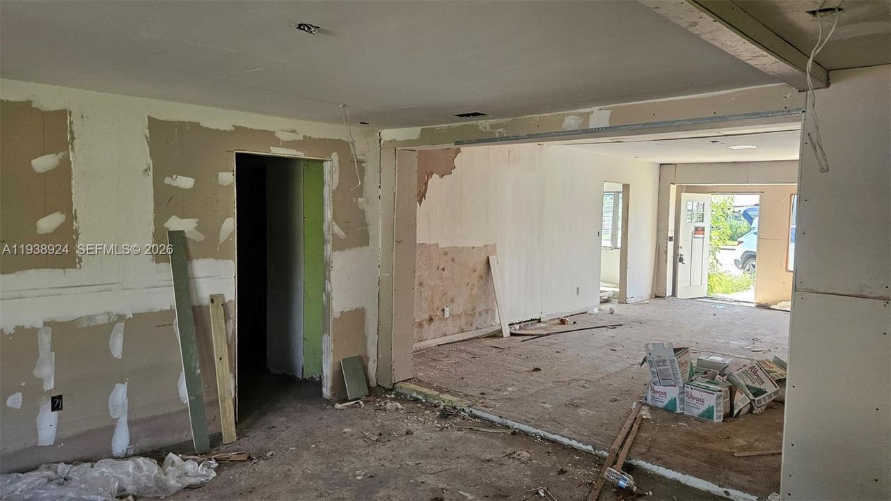 For Sale: $250,000 (4 beds, 2 baths, 1859 Square Feet)